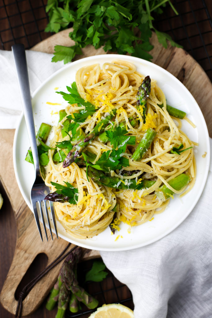 Zitronen-Sahne-Spaghetti mit grünem Spargel - Marisa&amp;#39;s Table