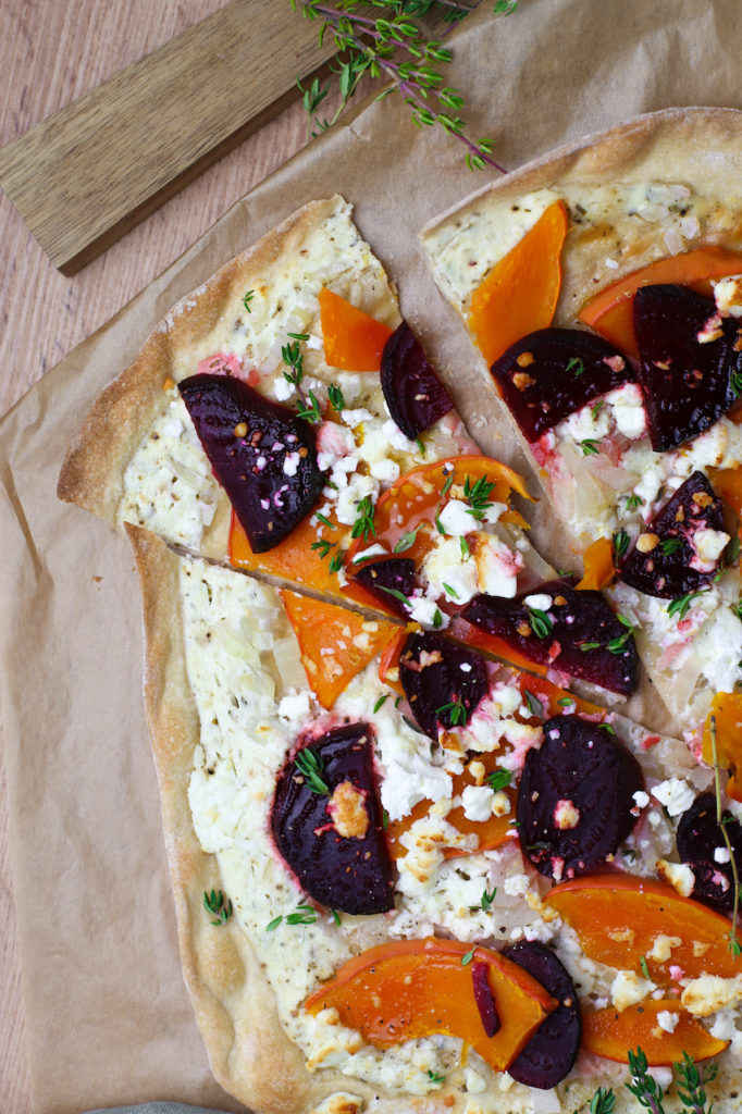 Kürbis-Flammkuchen mit Roter Bete und Thymian - Marisa&amp;#39;s Table